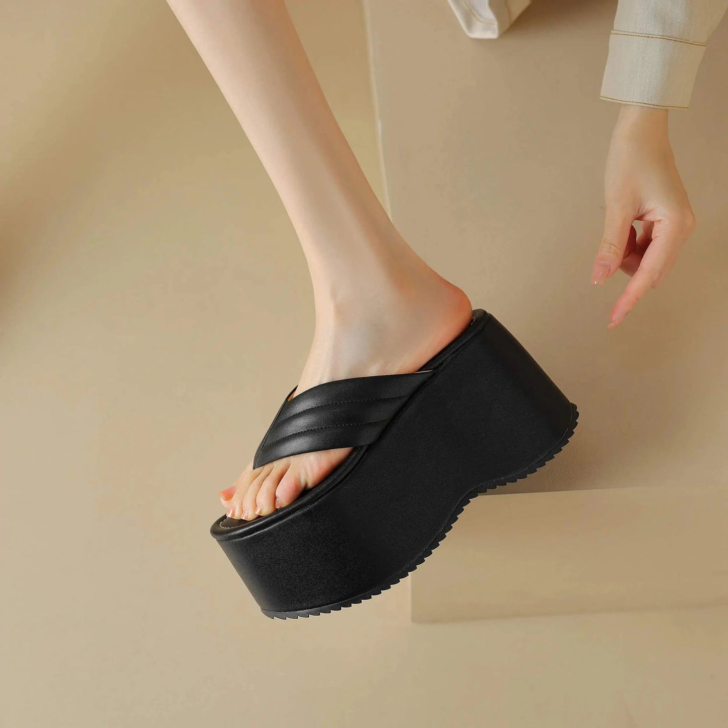 Tongs Cuir Femme à Semelle Compensée "La Exaltation"