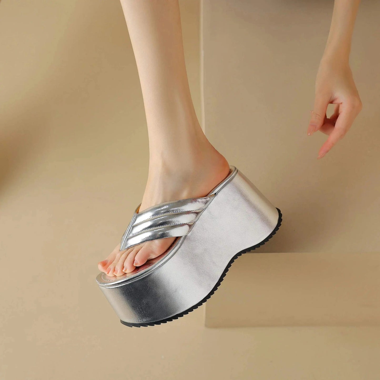 Tongs Cuir Femme à Semelle Compensée "La Exaltation"
