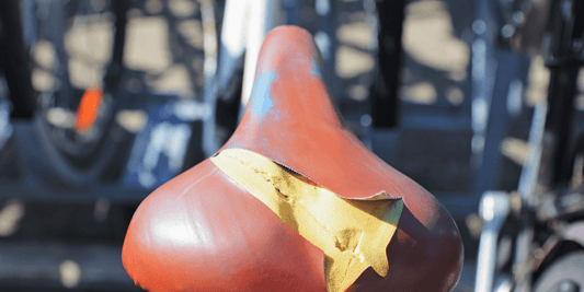 Comment utiliser le cuir autocollant pour réparer votre selle de vélo en cuir ? - Restaur Cuirs